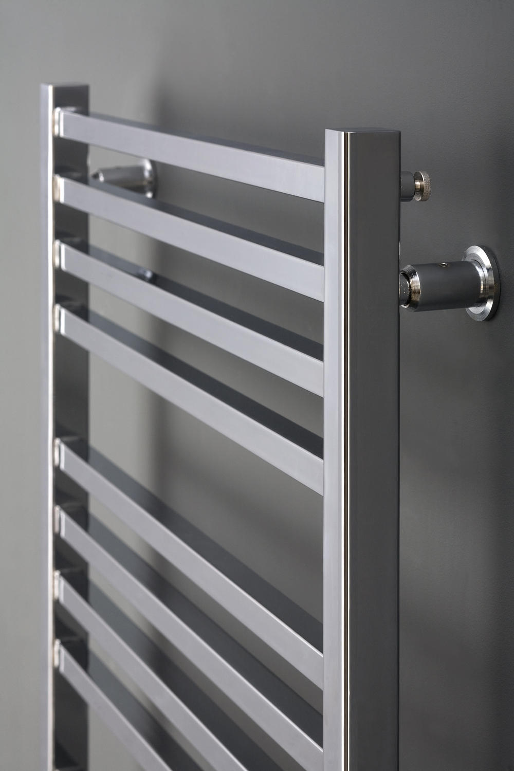 Badheizkörper C4 in gerader Ausführung Chrom<br>(Variante: HxBxT: 1260x600x40 mm) Badheizkörper C4 in gerader Ausführung Chrom<br>(Variante: HxBxT: 1260x600x40 mm)