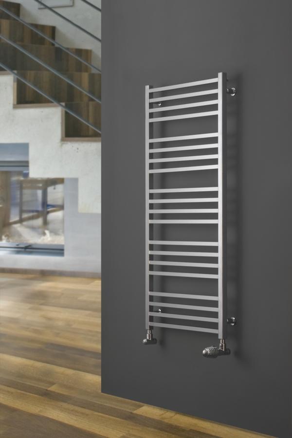 Badheizkörper C4 in gerader Ausführung Chrom<br>(Variante: HxBxT: 1260x600x40 mm) Badheizkörper C4 in gerader Ausführung Chrom<br>(Variante: HxBxT: 1260x600x40 mm)
