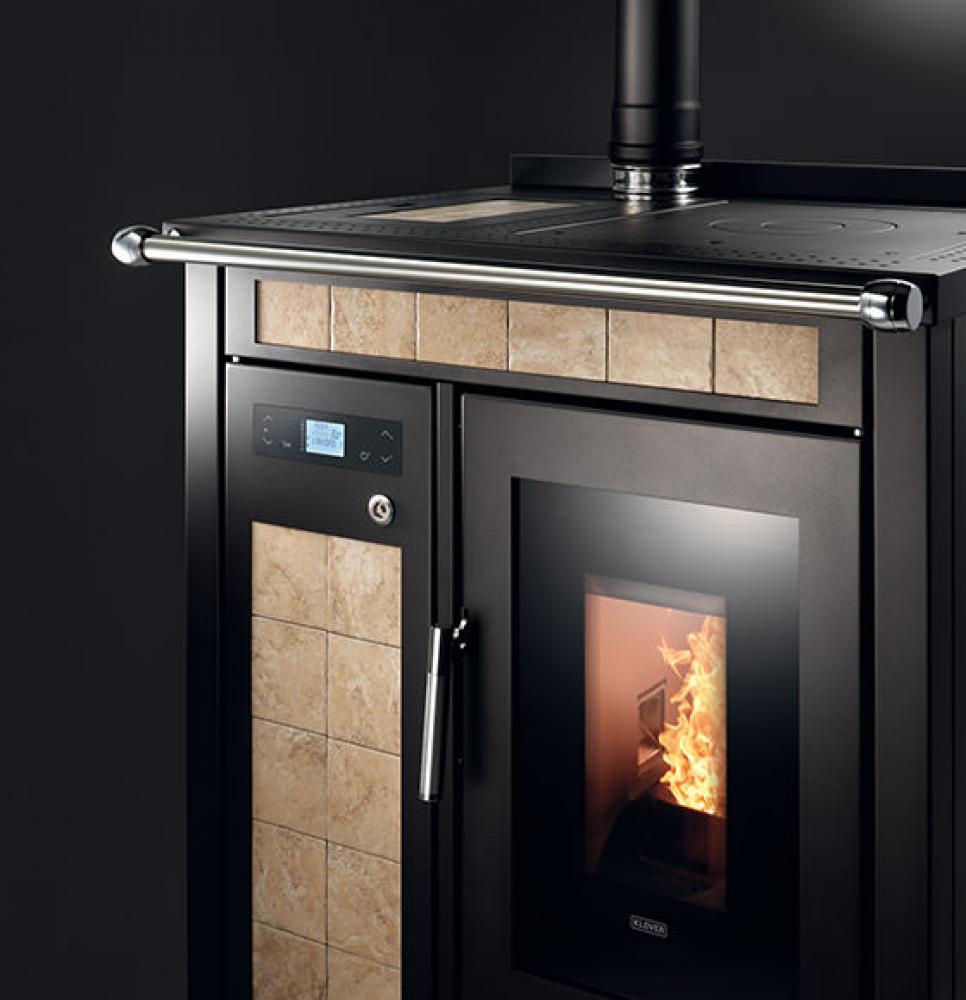 KLOVER Küchenherd Pellet wasserführen SMART 120 MAIOLICA 20,8 kW 6 Farben + Pufferspeicher<br>(Variante: Blu Cielo +Pufferspeicher) KLOVER Küchenherd Pellet wasserführen SMART 120 MAIOLICA 20,8 kW 6 Farben + Pufferspeicher<br>(Variante: Blu Cielo +Pufferspeicher)